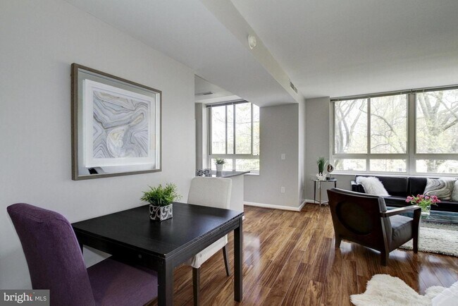 Photo - 355 I St SW Apartment