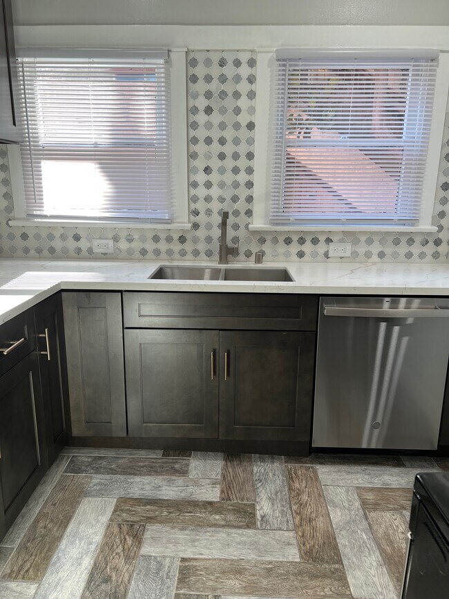 Armario giratorio - 1426 E Florida St