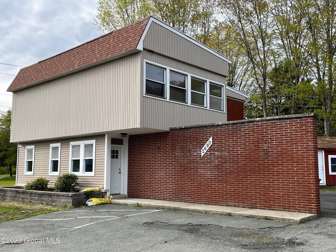 Primary Photo - 2690 NY-43