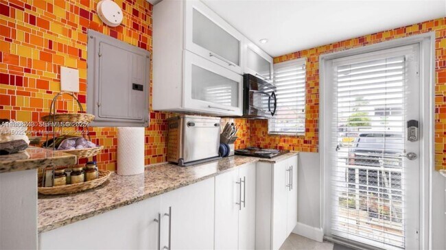 Building Photo - 626 Meridian Ave