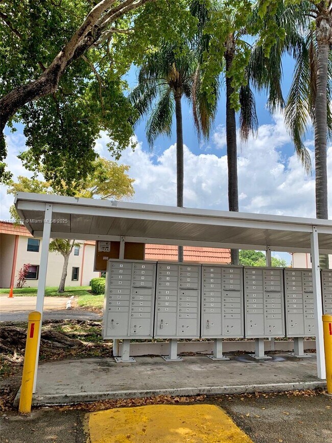 Foto del edificio - 905 NE 209th St