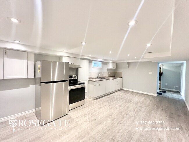 Photo du bâtiment - Bright 2-Bedroom Basement Apartment with 2 Parking Spaces in Kitchener