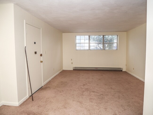 Building Photo - 116 River St