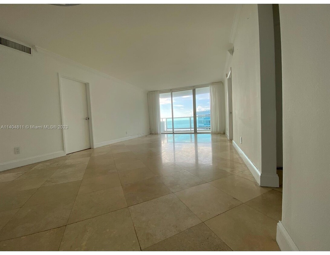 Foto principal - 5151 Collins Ave