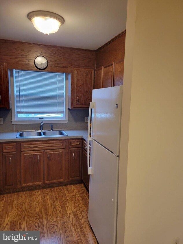 Primary Photo - 218 W King St