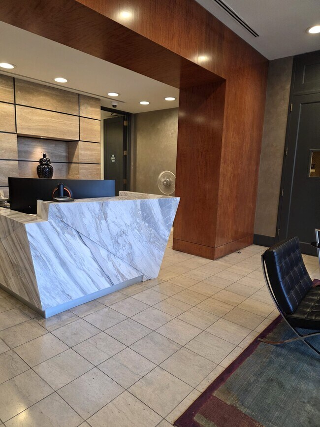 Recepción/Seguridad - 800 W 1st St