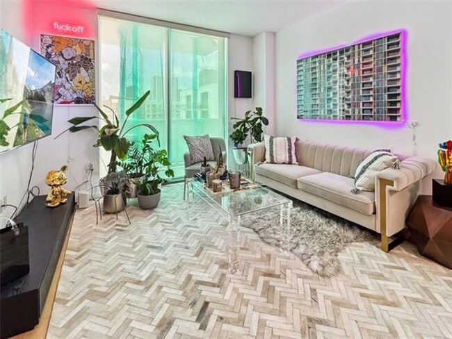 Foto del edificio - 333 NE 24th St