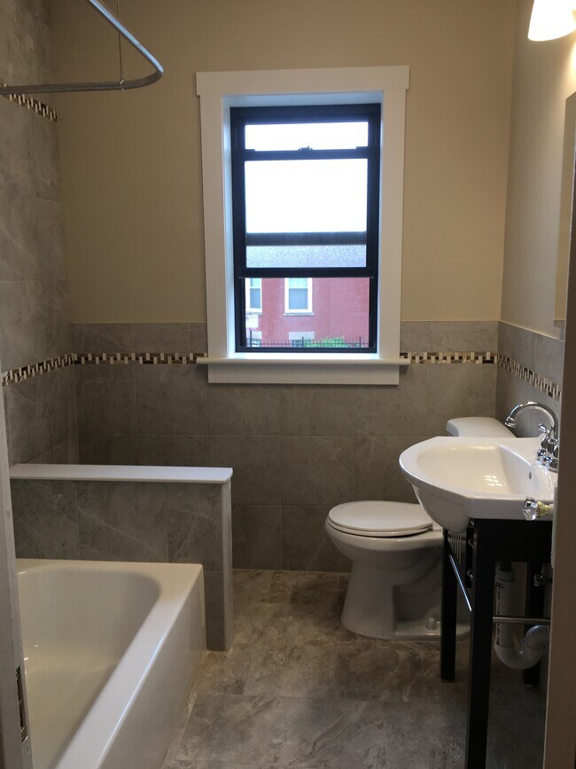 Building Photo - 2652 E 74th St