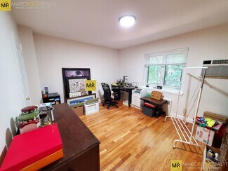 Building Photo - 28 Saint Paul St