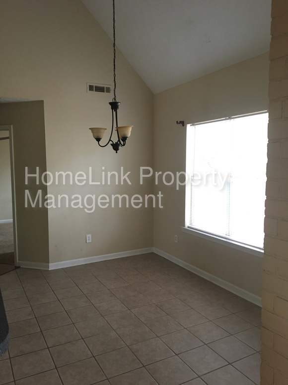 Building Photo - 304 Hip Pocket Rd
