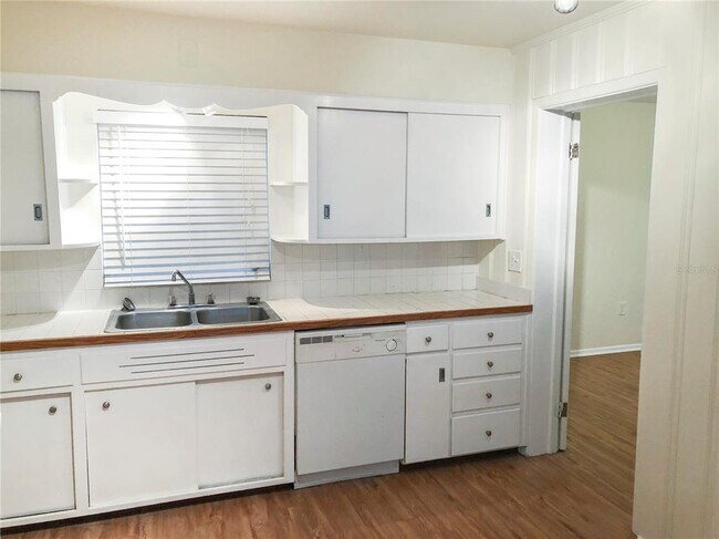 Foto del edificio - 2421 Grove St