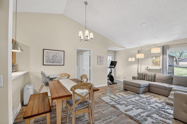 Building Photo - 117 Vía De Casas Norte