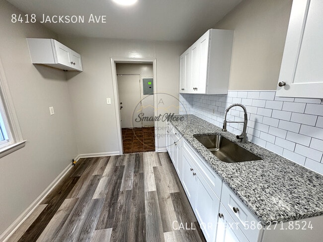 Foto del edificio - 8418 Jackson Ave