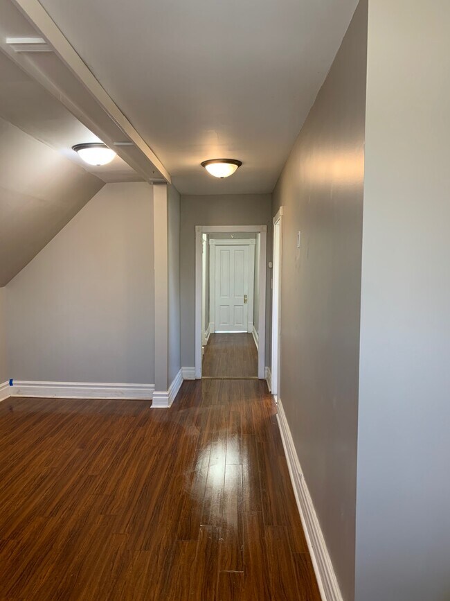 Building Photo - 2549 11th Ave S