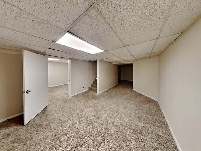 Building Photo - One Month FREE!! Charming 3 Bed Home locat...