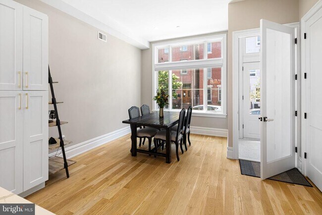 Foto del edificio - 2525 Brown St