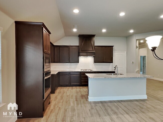 Building Photo - 544 Bradley Dr