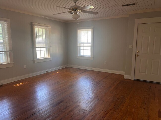 Building Photo - 223 Holt St