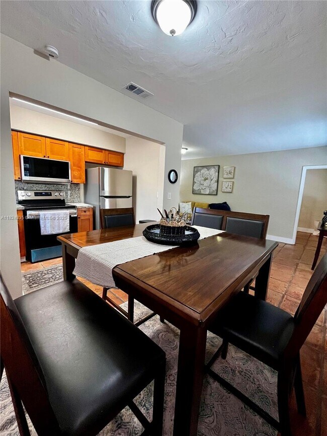 Foto del edificio - 2035 SW 60th Ct