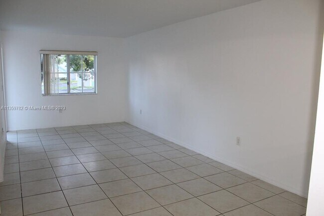 Building Photo - 1240 SE 31st Ct