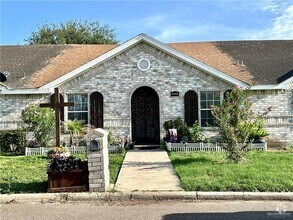 Building Photo - 1016 Fairway Dr