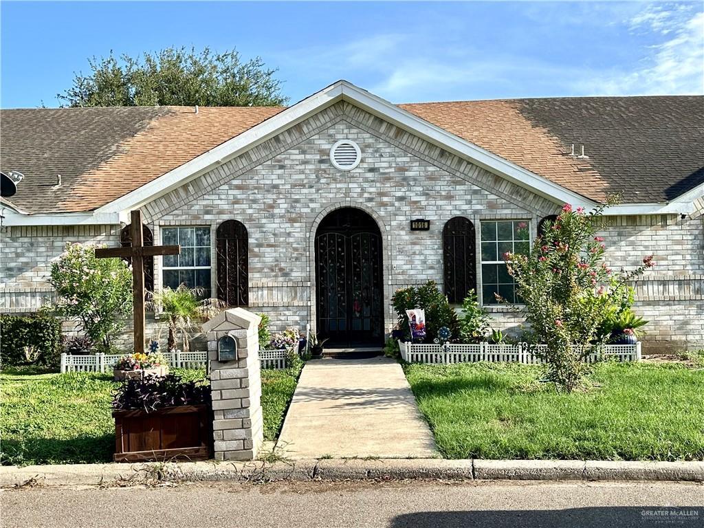 Foto principal - 1016 Fairway Dr