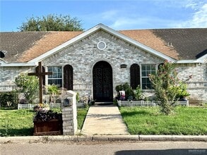 Building Photo - 1016 Fairway Dr