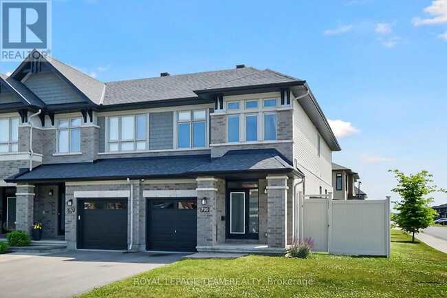 Building Photo - 799 Cairn Cres