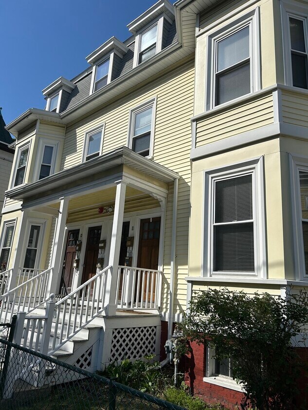 Primary Photo - 11 Glenwood Ave