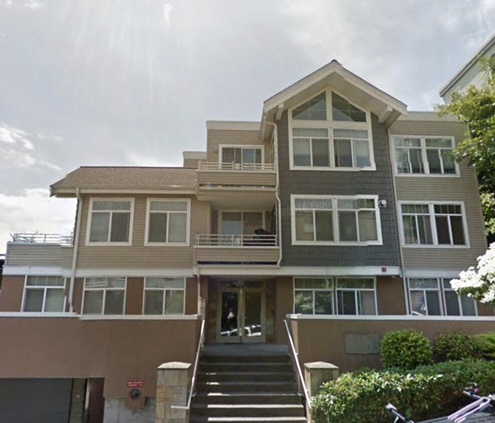 Foto principal - 611 Highland Dr