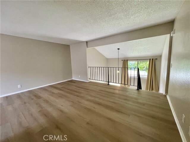 Foto del edificio - 326 W 9th St