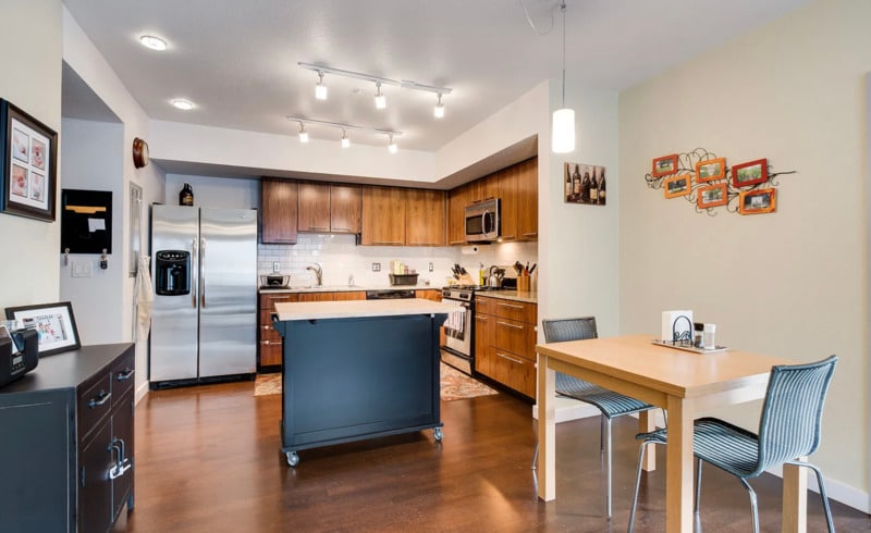 Photo - 2999 Lawrence St