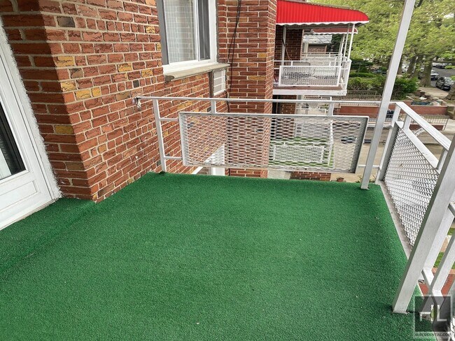 Building Photo - 51-05 Hillyer St