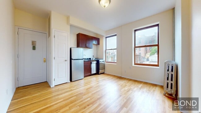 Building Photo - 207-209-209 W 11th St