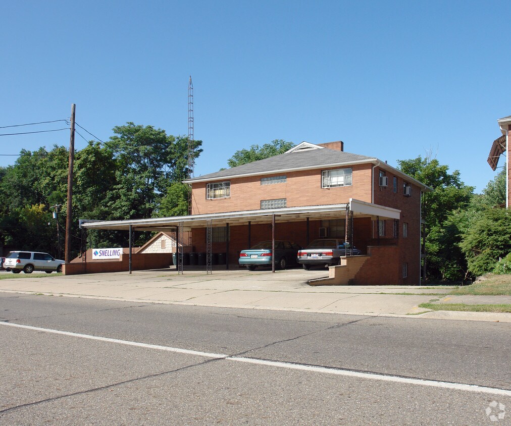 Building Photo - 1911 Fulton Dr NW