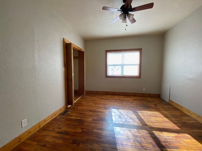 Foto del edificio - VERY CLEAN AND SPACIOUS 3 BEDROOM 2 BATH H...
