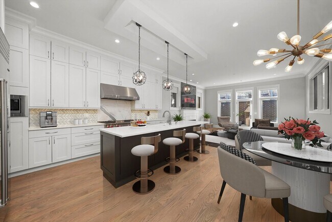 Foto del edificio - 2734 N Marshfield Ave