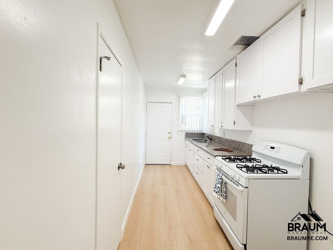 Building Photo - 7339 Woodman Ave