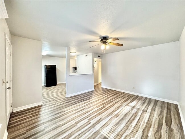 Foto del edificio - 884 W Holly St