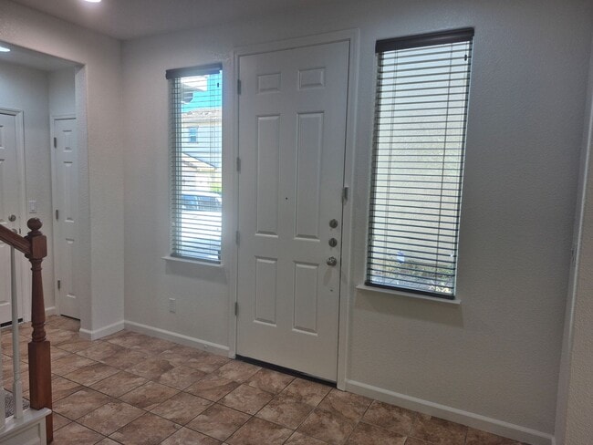Building Photo - Spacious Four Bedroom, Three Bath Home in ...