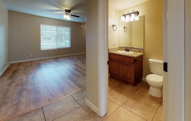 Building Photo - 340 1425 N St