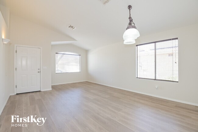 Foto del edificio - 6951 W Red Rock Dr