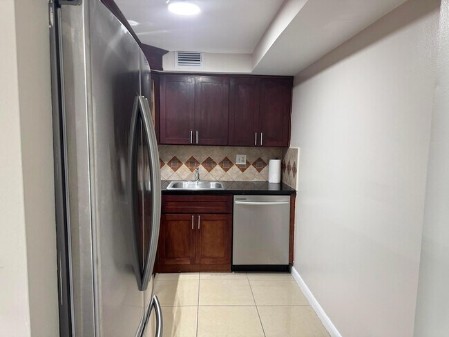 Foto del edificio - 3710 N Pine Island Rd