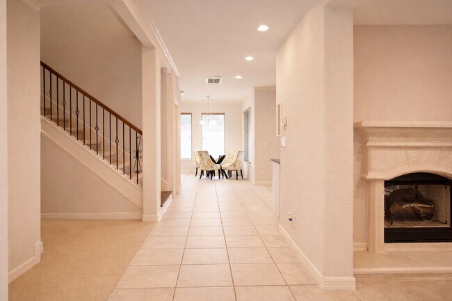 Foto del edificio - 4327 Lake Walk Ct