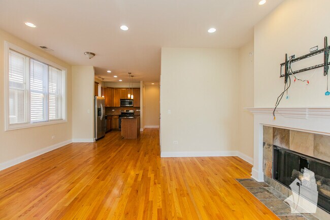 Foto del edificio - 1039 W Newport Ave