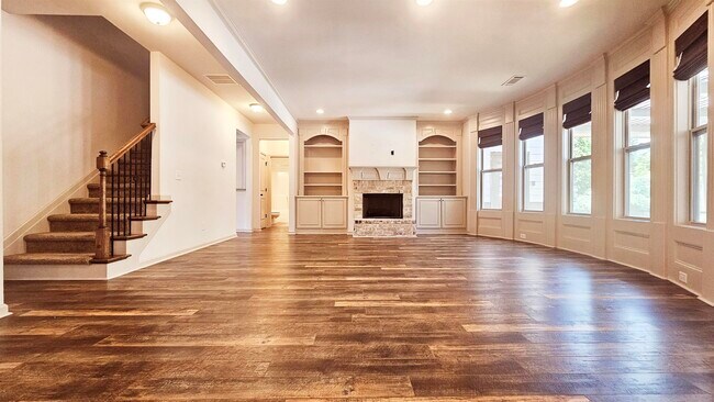 Building Photo - 4469 Sierra Creek Dr NE