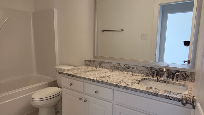 Building Photo - 4br home in Zachary only 2yrs old!