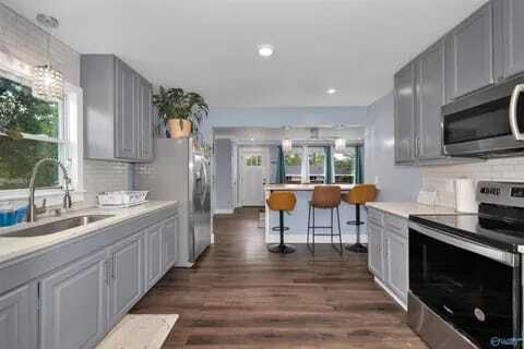 Building Photo - 418 Greenacres Dr NW