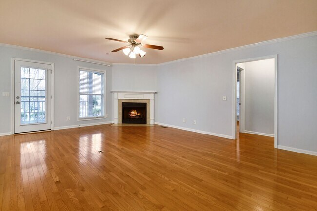 Foto del edificio - Pet Friendly Three Bedroom with Bonus!