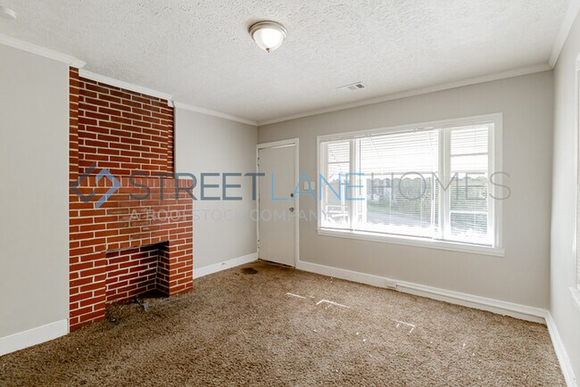 Building Photo - NOW OFFERING FIRST FULL MONTH FREE WITH SI...